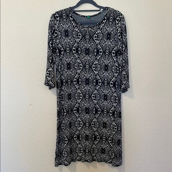 Black patterned flowy dress - Picture 1 of 4